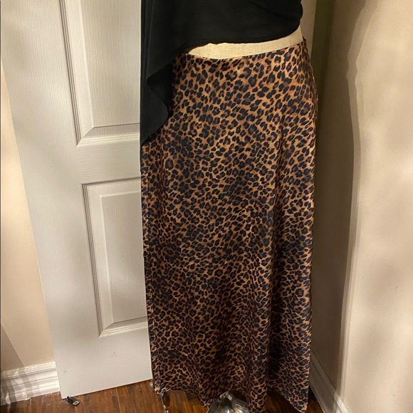Dresses & Skirts - Leopard Print Maxi Skirt Sz 10